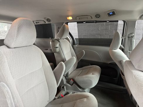 Used 2019 Toyota Sienna LE image 20
