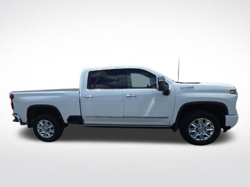 Used 2024 Chevrolet Silverado 3500 High Country w/ High Country Premium Package AWD/4WD image 2