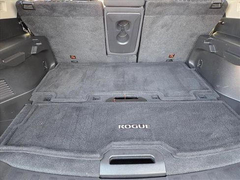 Used 2017 Nissan Rogue SV image 6