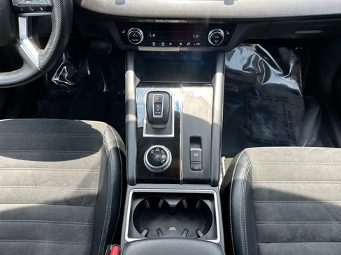 Used 2024 Mitsubishi Outlander SE FWD image 11