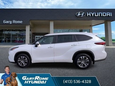 Used 2023 Toyota Highlander XLE AWD/4WD image 5
