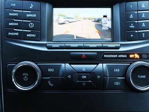 Used 2019 Ford Explorer XLT image 18