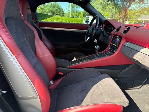 Used 2020 Porsche 718 Boxster Spyder RWD image 23