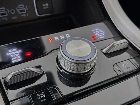 Used 2022 Jeep Grand Cherokee L Overland w/ Luxury Tech Group IV AWD/4WD image 21