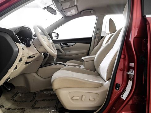 Used 2015 Nissan Rogue SV image 3