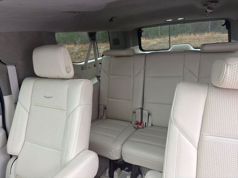 Certified 2025 Cadillac Escalade ESV Sport Platinum image 8