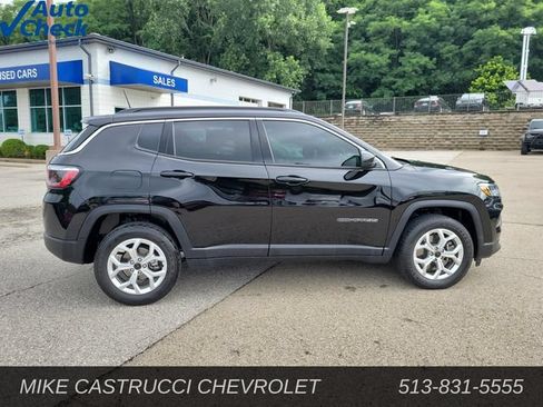 Used 2025 Jeep Compass Latitude AWD/4WD image 6