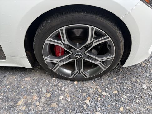 Used 2019 Kia Stinger GT1 AWD/4WD image 13