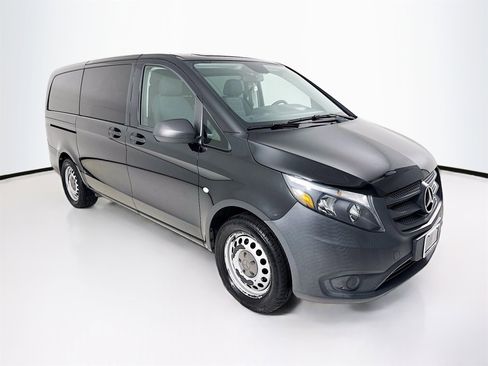 Used 2018 Mercedes-Benz Metris Passenger image 1