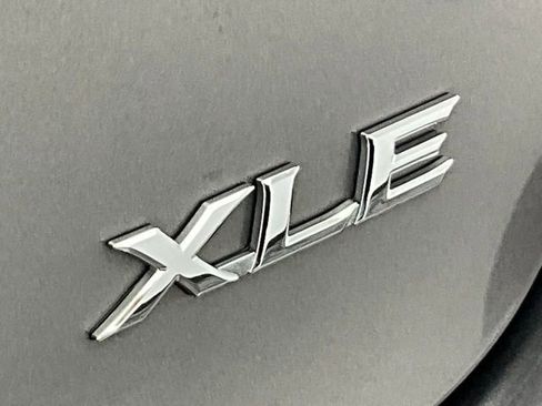Used 2017 Toyota Camry XLE w/ Moonroof Package FWD image 21
