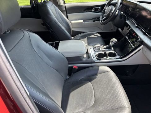 Used 2023 Kia Carnival SX Prestige FWD image 29
