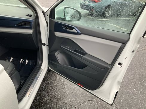 Used 2022 Volkswagen Taos SE image 31