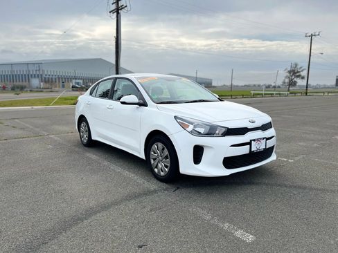 Used 2018 Kia Rio S image 3