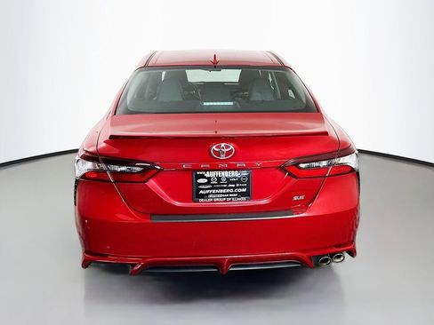 Used 2021 Toyota Camry SE image 6