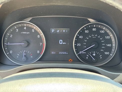Used 2017 Hyundai Elantra Limited FWD image 22