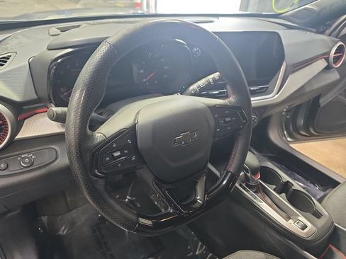 Used 2024 Chevrolet Trax RS w/ Sunroof Package FWD image 17
