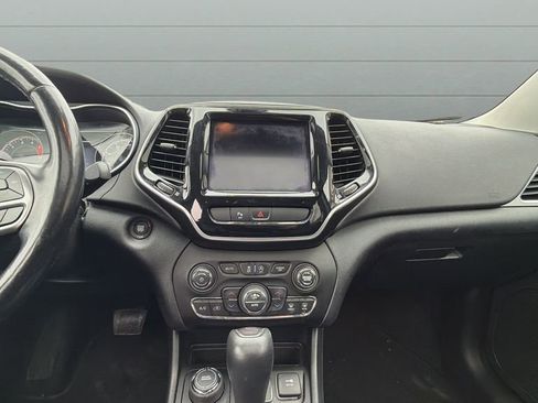 Used 2020 Jeep Cherokee Limited image 10