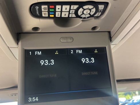 Used 2013 Chrysler Town & Country Touring image 21