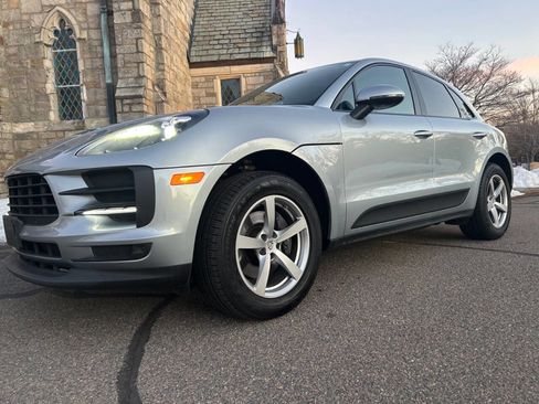 Used 2020 Porsche Macan Base AWD 4dr SUV image 28