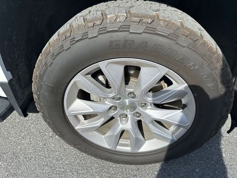 Used 2020 Chevrolet Silverado 1500 Custom w/ Custom Max Trailering Package image 10