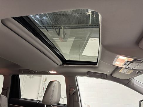 Used 2019 Toyota Highlander Limited image 23