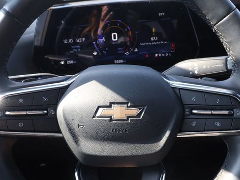 Used 2026 Chevrolet Equinox LT FWD image 16