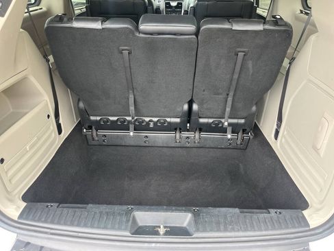 Used 2014 Chrysler Town & Country Touring-L FWD image 27