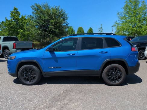 Used 2023 Jeep Cherokee Altitude Lux AWD/4WD image 3