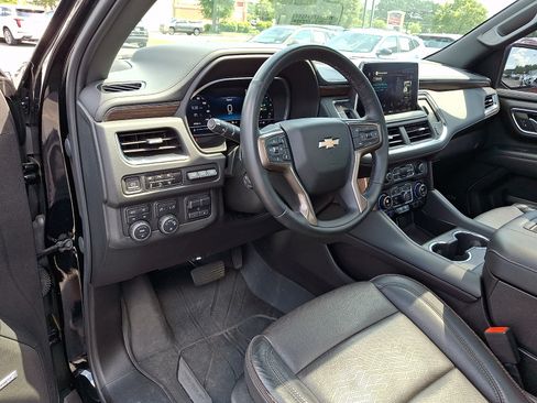 Used 2023 Chevrolet Suburban High Country AWD/4WD image 25