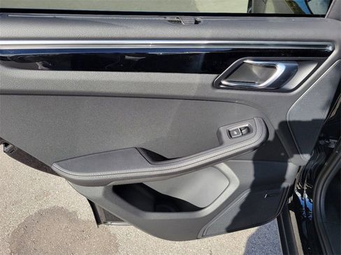 Certified 2025 Porsche Macan Base image 12
