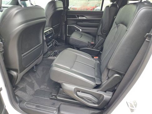 Used 2023 Jeep Wagoneer Series III w/ Preferred Equipment Group image 18