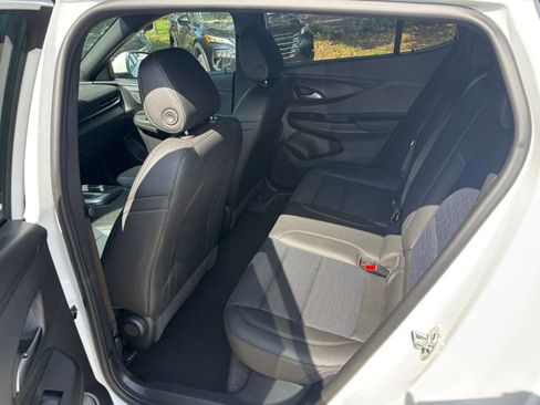 Used 2025 Buick Envista Preferred image 27