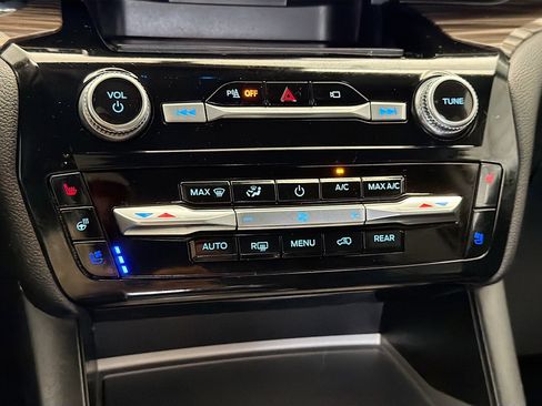 Used 2023 Ford Explorer Limited w/ Equipment Group 301A image 10