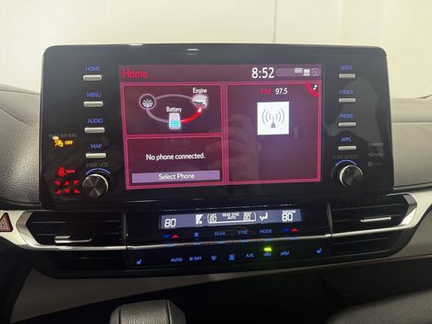 Used 2023 Toyota Sienna XLE image 13