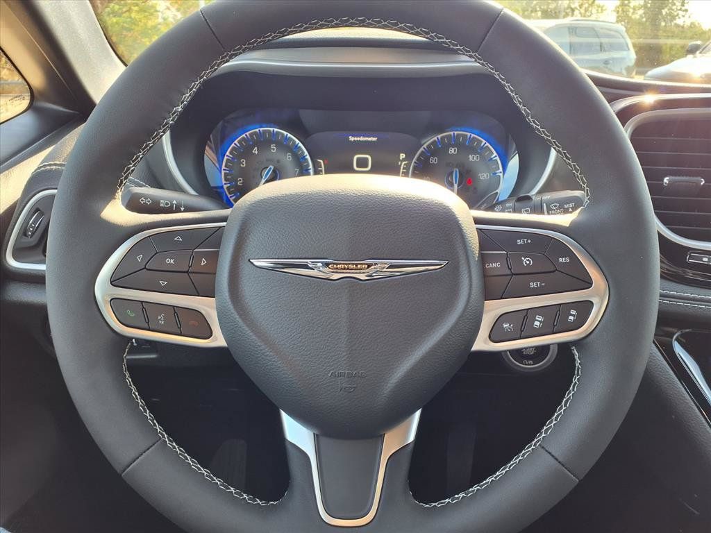 New 2026 Chrysler Pacifica Select FWD image 13