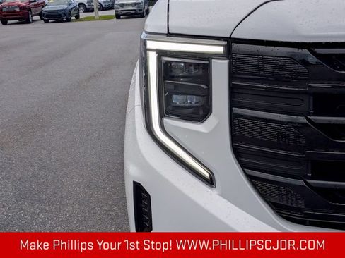 Used 2025 GMC Sierra 1500 Elevation AWD/4WD image 8
