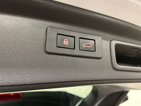 Used 2020 Subaru Forester Limited image 40