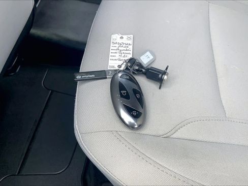 Used 2025 Hyundai Tucson SE FWD image 15