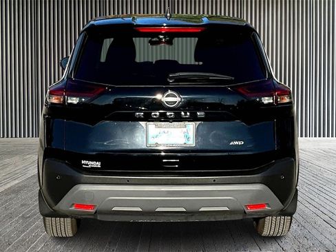 Used 2023 Nissan Rogue S image 4