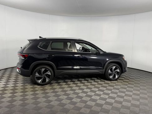 Used 2025 Volkswagen Taos SE AWD/4WD image 7