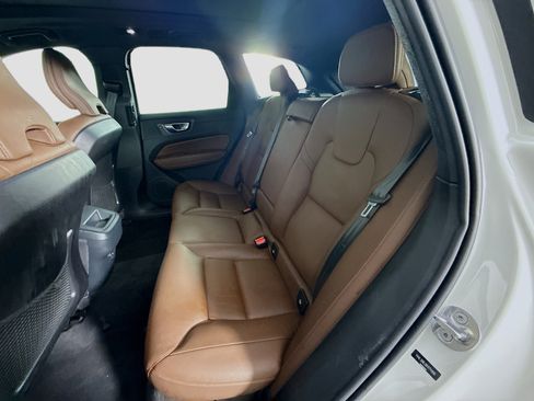 Used 2024 Volvo XC60 B5 Plus image 25