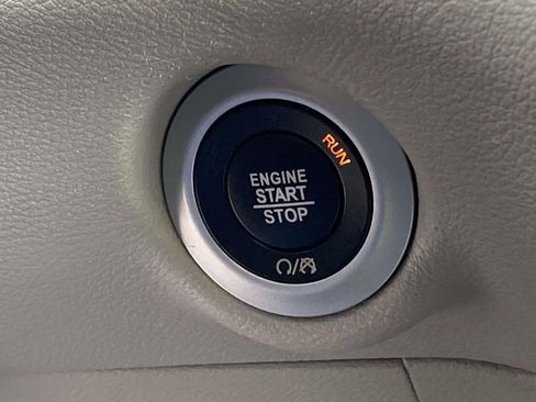 Used 2021 Chrysler Pacifica Touring-L image 19