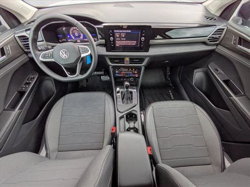 New 2026 Volkswagen Taos SE FWD image 3