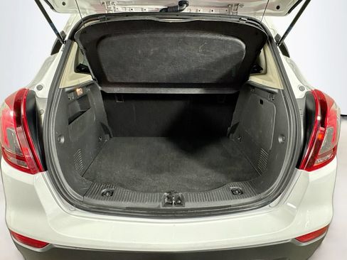 Used 2021 Buick Encore Preferred AWD/4WD image 29