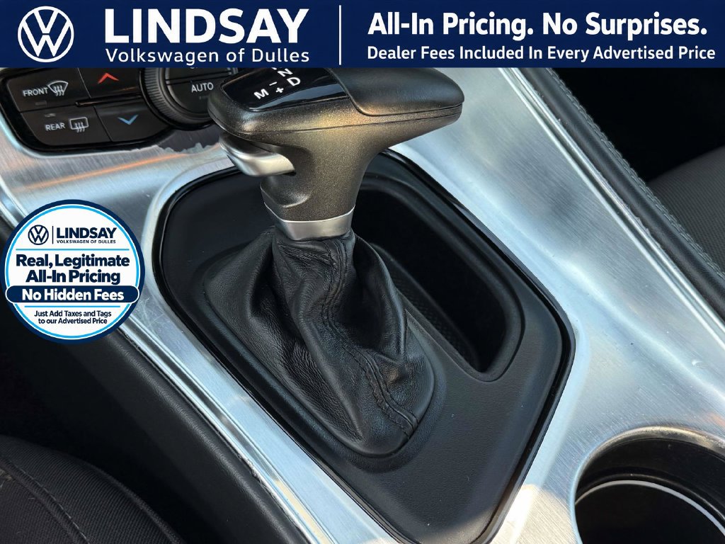 Used 2015 Dodge Challenger SXT RWD image 16