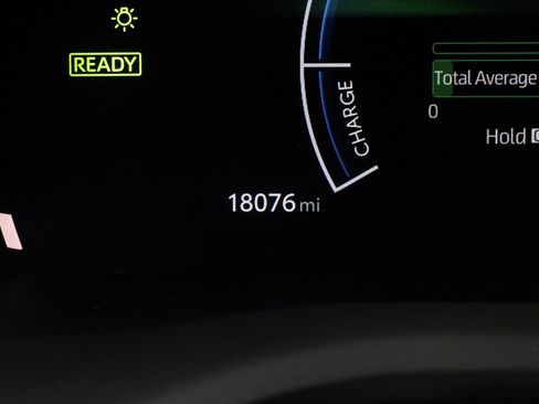 Used 2025 Toyota Camry SE image 19