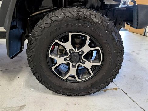 Used 2016 Jeep Wrangler Sport image 12
