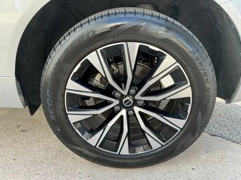 Certified 2024 Volvo XC60 B5 Plus w/ Protection Package Premier AWD/4WD image 8