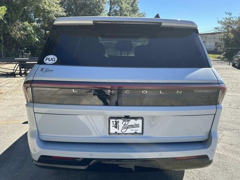 New 2025 Lincoln Navigator Reserve image 6