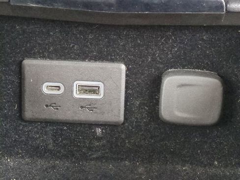 Used 2021 Cadillac XT4 Luxury w/ Driver Awareness Package image 26